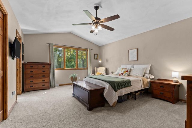 1605 MEADOWBREEZE CIRCLE, Neenah, WI 54956