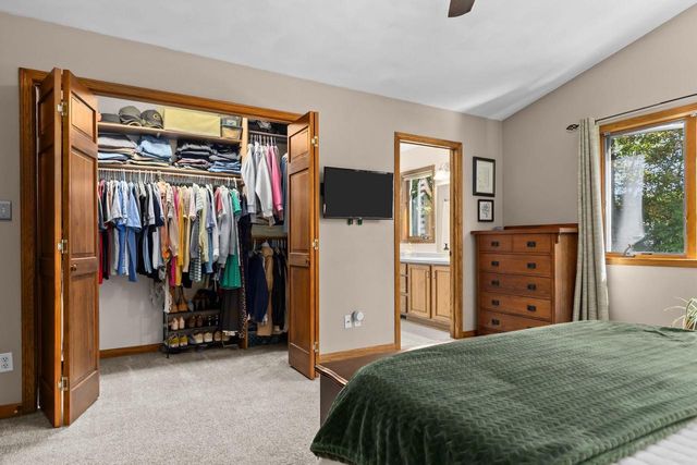 1605 MEADOWBREEZE CIRCLE, Neenah, WI 54956