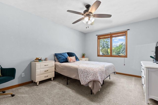 1605 MEADOWBREEZE CIRCLE, Neenah, WI 54956