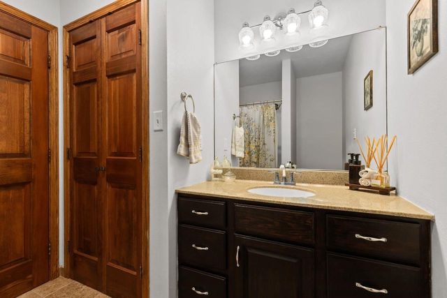 1605 MEADOWBREEZE CIRCLE, Neenah, WI 54956