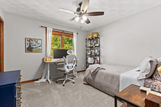 1605 MEADOWBREEZE CIRCLE, Neenah, WI 54956