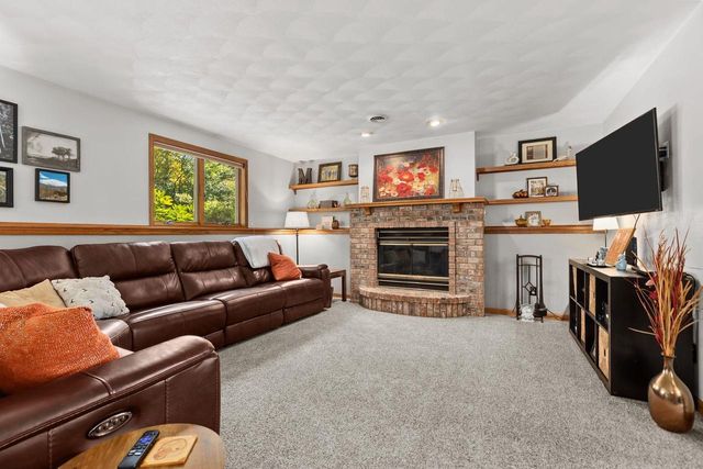 1605 MEADOWBREEZE CIRCLE, Neenah, WI 54956