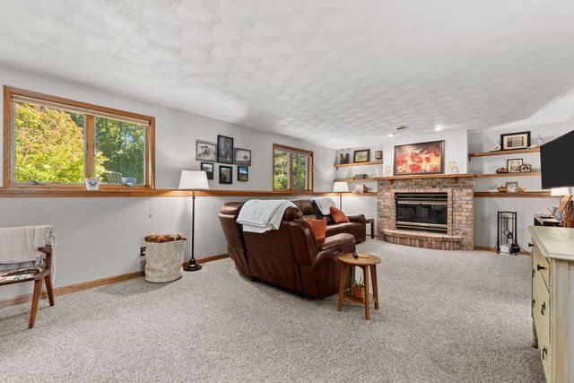 1605 MEADOWBREEZE CIRCLE, Neenah, WI 54956