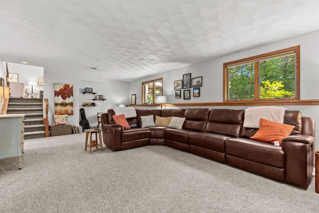 1605 MEADOWBREEZE CIRCLE, Neenah, WI 54956