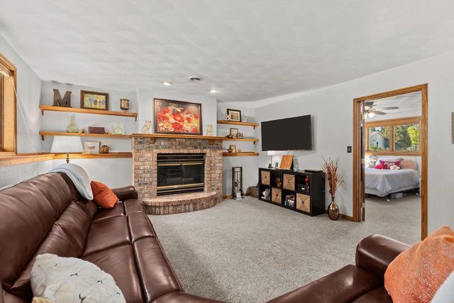 1605 MEADOWBREEZE CIRCLE, Neenah, WI 54956