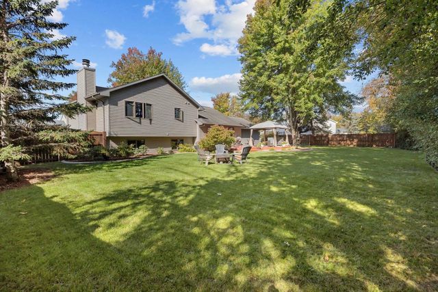 1605 MEADOWBREEZE CIRCLE, Neenah, WI 54956