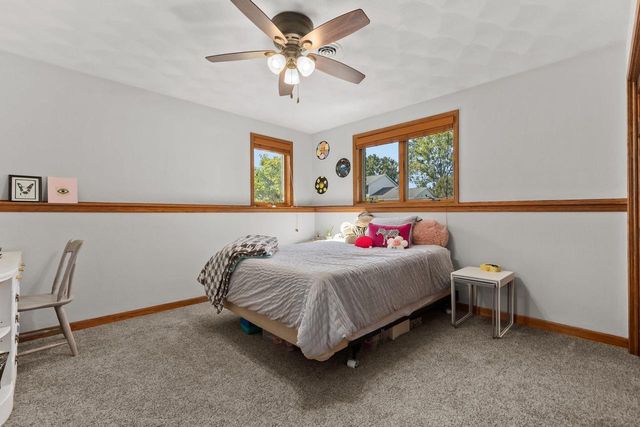 1605 MEADOWBREEZE CIRCLE, Neenah, WI 54956