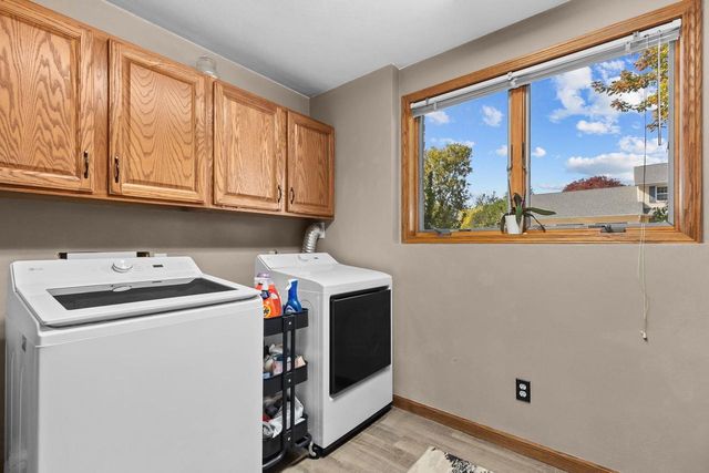 1605 MEADOWBREEZE CIRCLE, Neenah, WI 54956