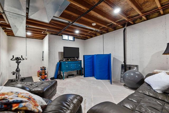 1605 MEADOWBREEZE CIRCLE, Neenah, WI 54956