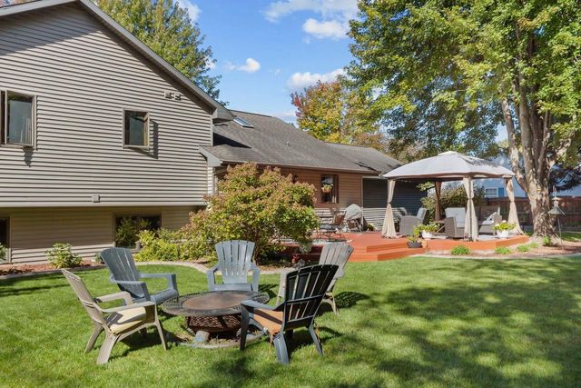 1605 MEADOWBREEZE CIRCLE, Neenah, WI 54956
