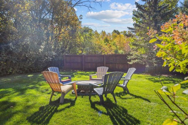 1605 MEADOWBREEZE CIRCLE, Neenah, WI 54956