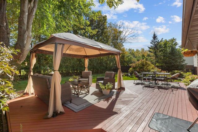 1605 MEADOWBREEZE CIRCLE, Neenah, WI 54956