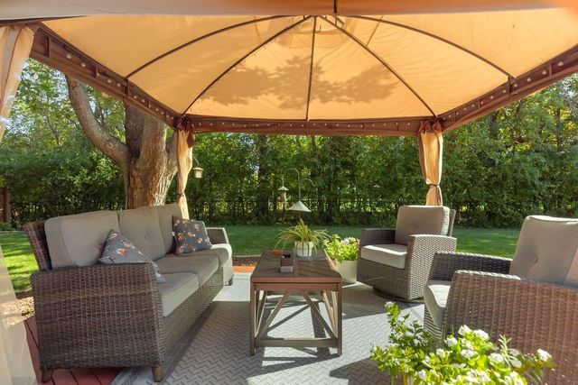1605 MEADOWBREEZE CIRCLE, Neenah, WI 54956