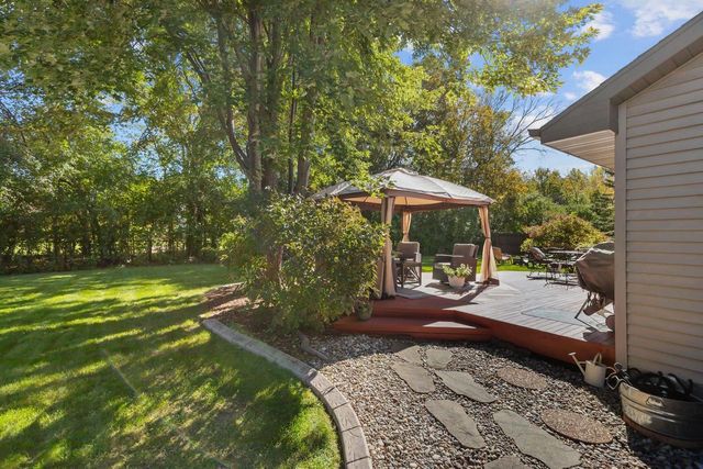1605 MEADOWBREEZE CIRCLE, Neenah, WI 54956