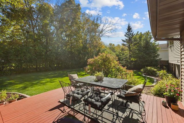 1605 MEADOWBREEZE CIRCLE, Neenah, WI 54956