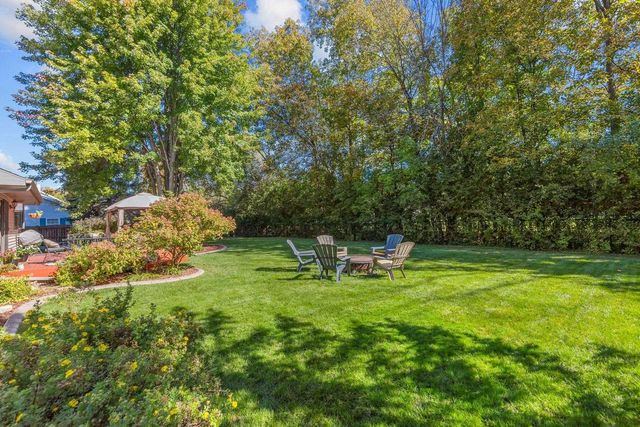 1605 MEADOWBREEZE CIRCLE, Neenah, WI 54956