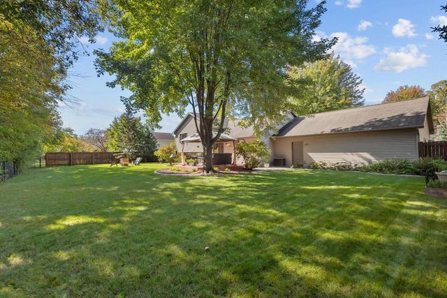 1605 MEADOWBREEZE CIRCLE, Neenah, WI 54956