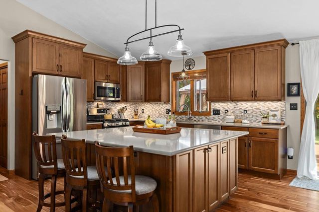 1605 MEADOWBREEZE CIRCLE, Neenah, WI 54956