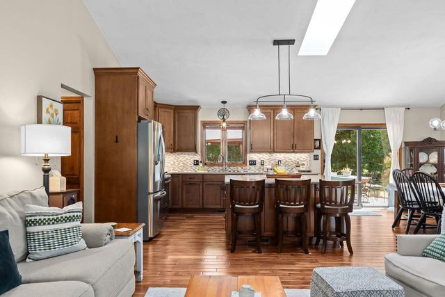 1605 MEADOWBREEZE CIRCLE, Neenah, WI 54956