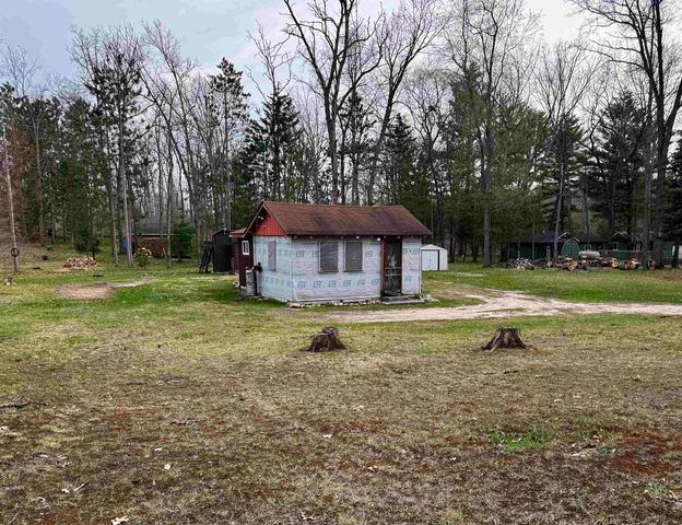 110 E Al Heiden Road, Harrison, MI 48625