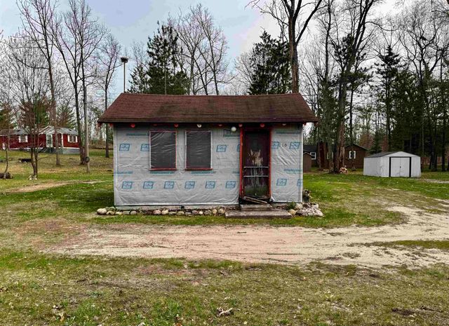 110 E Al Heiden Road, Harrison, MI 48625