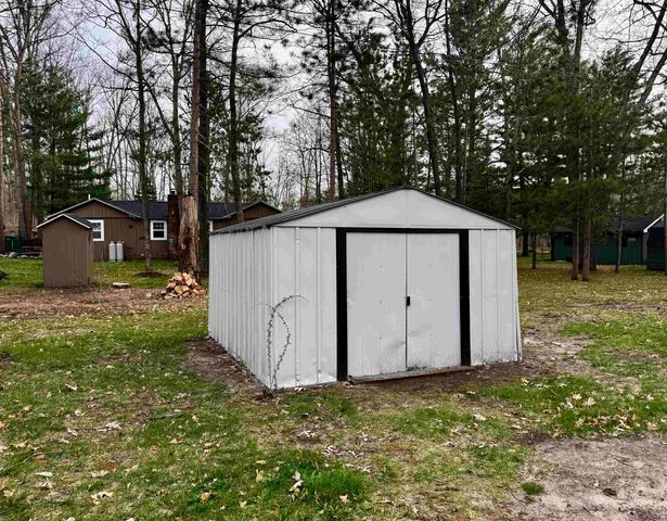 110 E Al Heiden Road, Harrison, MI 48625