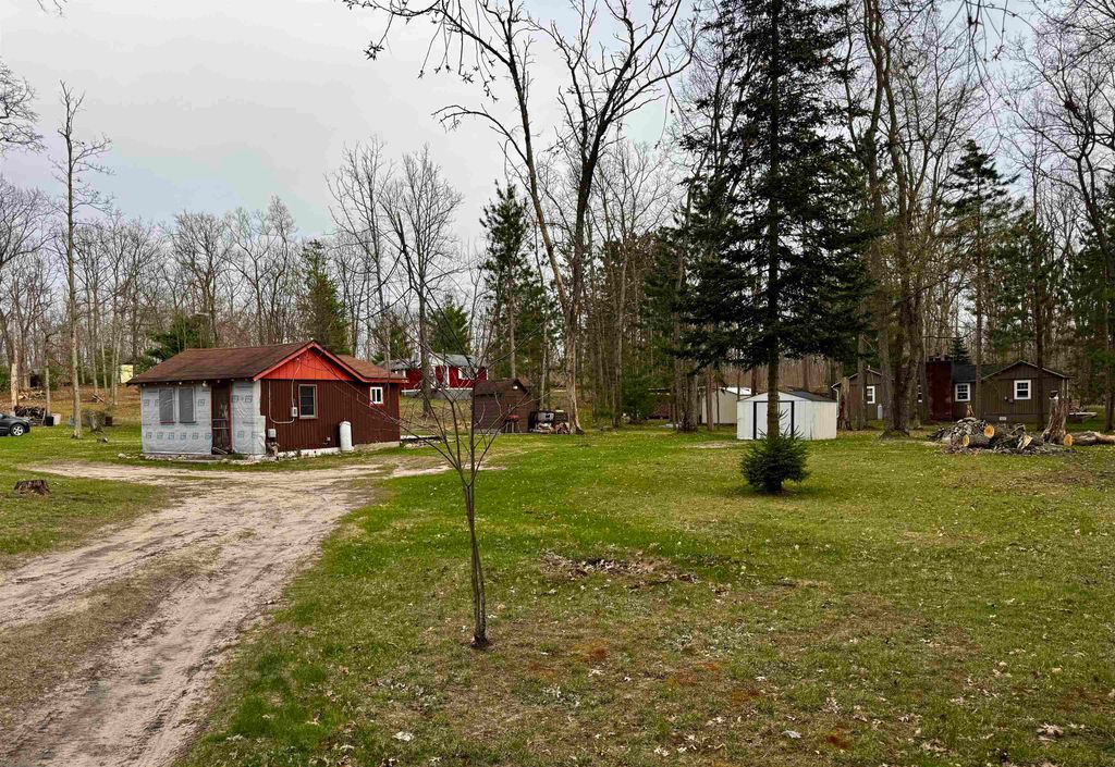 110 E Al Heiden Road, Harrison, MI 48625