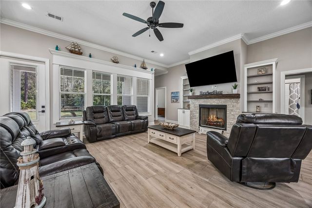 105 Sunset Drive, Woodbine, GA 31569