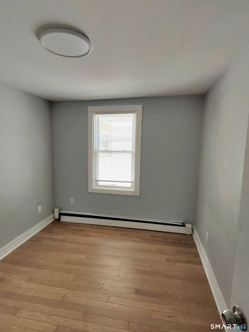 982 Pembroke Street 2L, Bridgeport, CT 06608