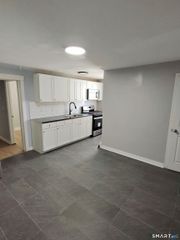 982 Pembroke Street 2L, Bridgeport, CT 06608