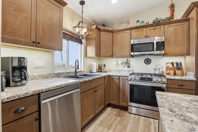 3709 BLACKPOWDER RD, Rapid City, SD 57703