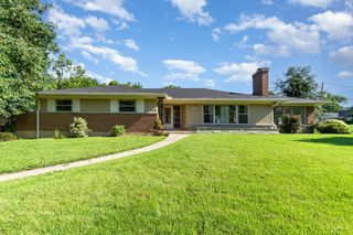 5780 Woodsway Drive, Madeira, OH 45236