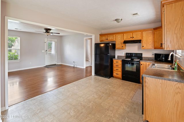 281 Madison Rae Blvd, Shepherdsville, KY 40165
