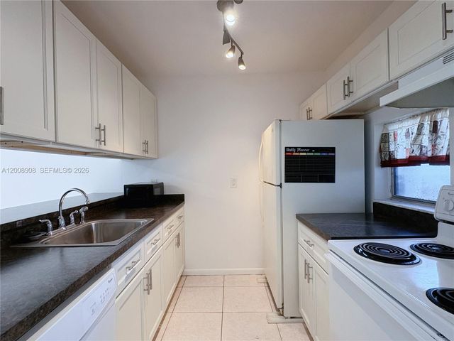 8550 N Sherman Cir 205, Miramar, FL 33025