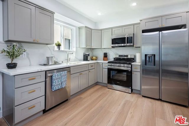 1151 S Ardmore Avenue, Los Angeles, CA 90006