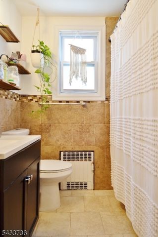 187 W 48Th St, Bayonne City, NJ 07002