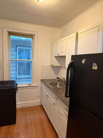 187 W 48Th St, Bayonne City, NJ 07002