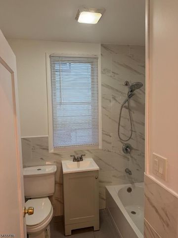 187 W 48Th St, Bayonne City, NJ 07002