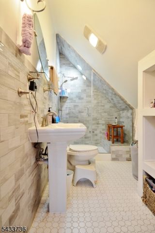 187 W 48Th St, Bayonne City, NJ 07002