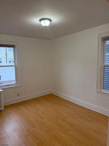 187 W 48Th St, Bayonne City, NJ 07002
