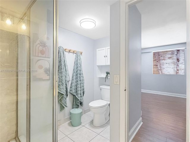 1180 Windward Dr, Pembroke Pines, FL 33026