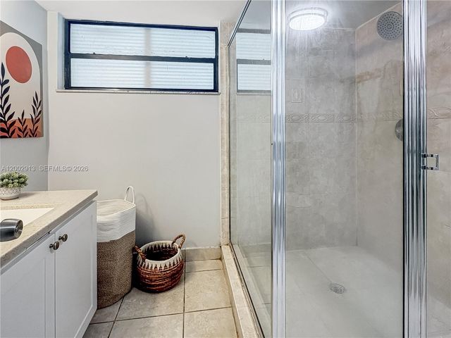 1180 Windward Dr, Pembroke Pines, FL 33026