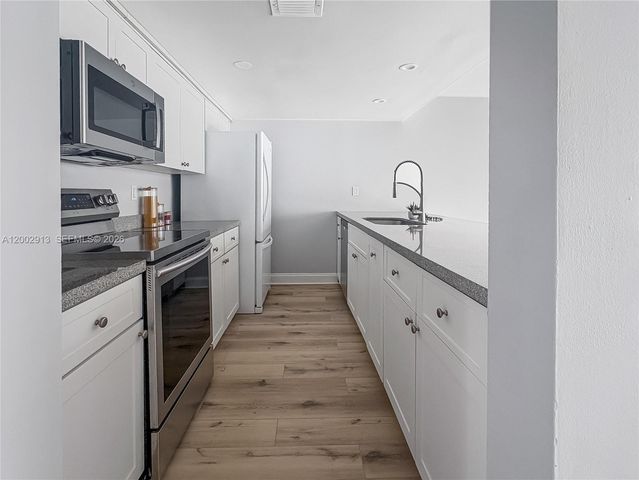 1180 Windward Dr, Pembroke Pines, FL 33026