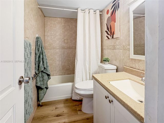 1180 Windward Dr, Pembroke Pines, FL 33026