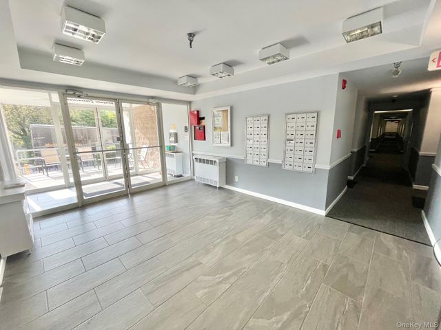 501 N Barry Avenue 2F, Mamaroneck, NY 10543