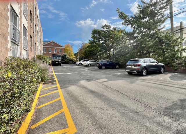 501 N Barry Avenue 2F, Mamaroneck, NY 10543