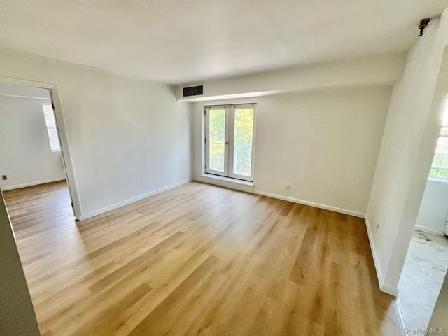 501 N Barry Avenue 2F, Mamaroneck, NY 10543