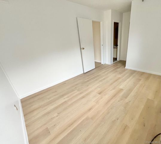 501 N Barry Avenue 2F, Mamaroneck, NY 10543