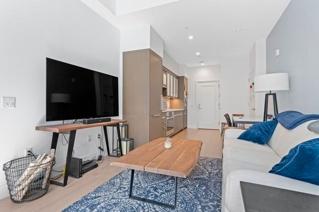 100 Lovejoy 12 Q, Boston, MA 02114