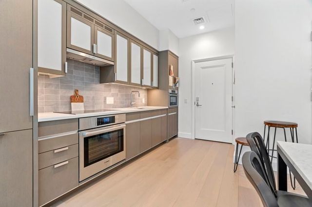 100 Lovejoy 12 Q, Boston, MA 02114